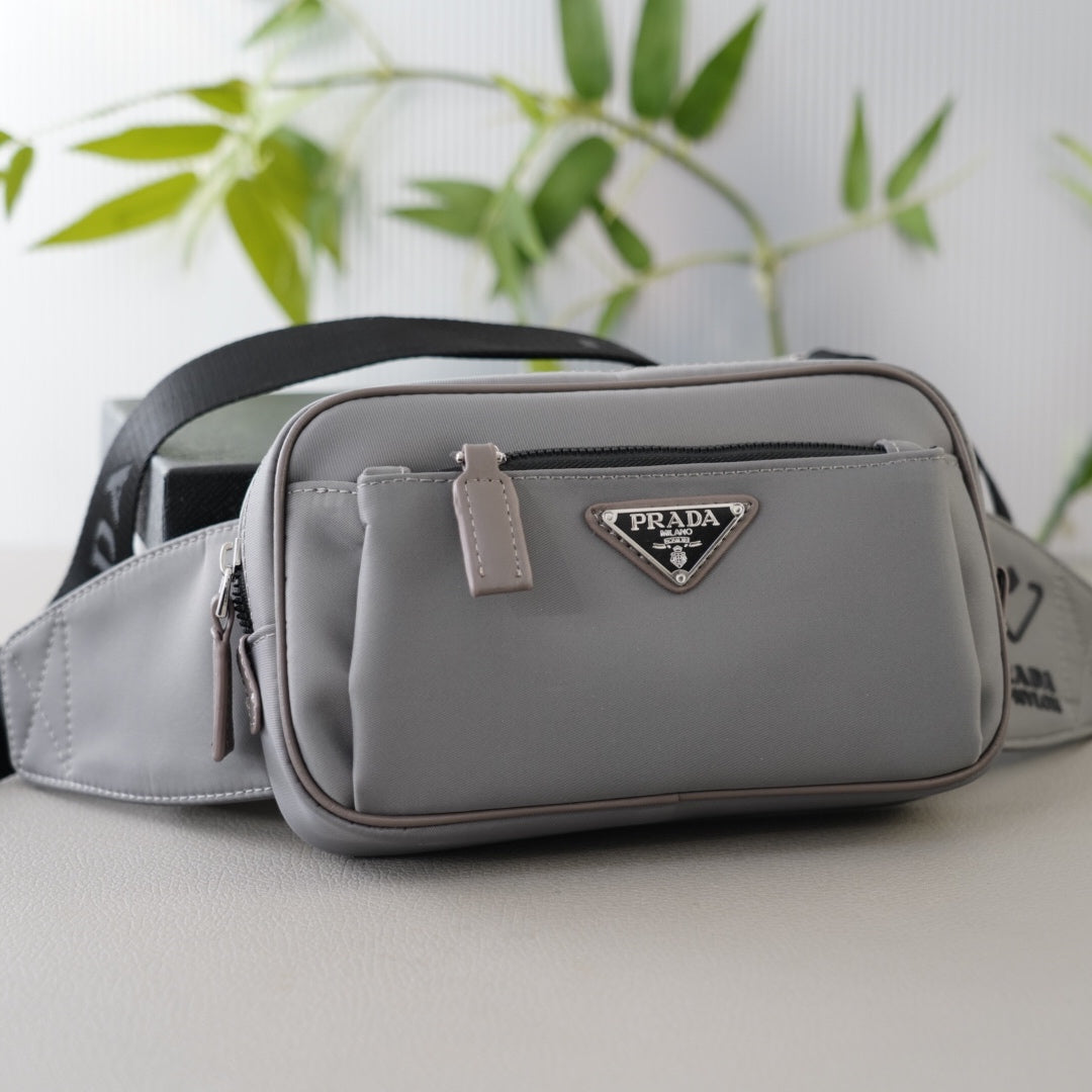 SHOULDER BAG 22 IN OSLO GREY RE-NYLON BLACK STRAP