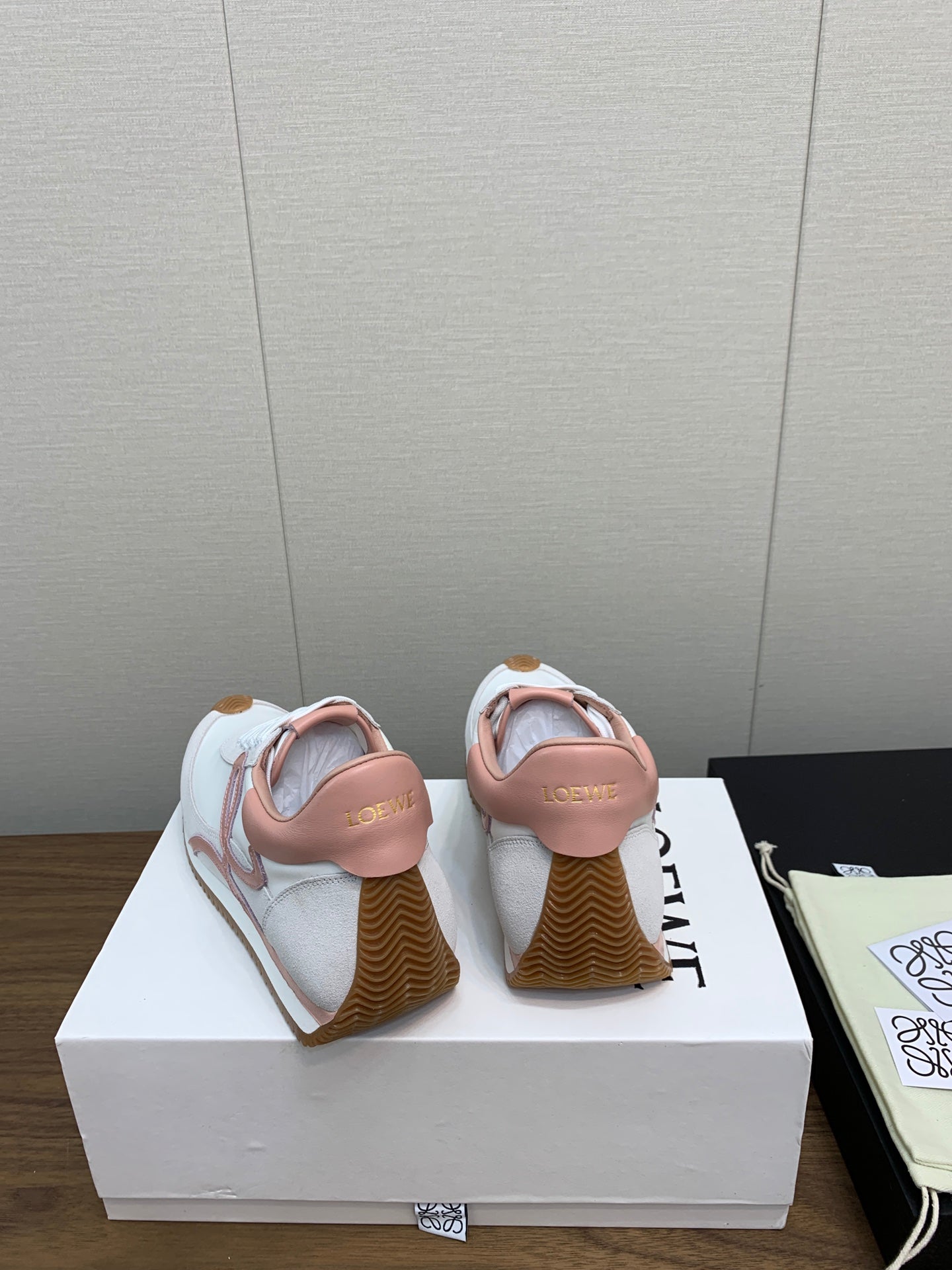 LW FLOW RUNNER SNEAKER WHITE-PEACHY SUEDE