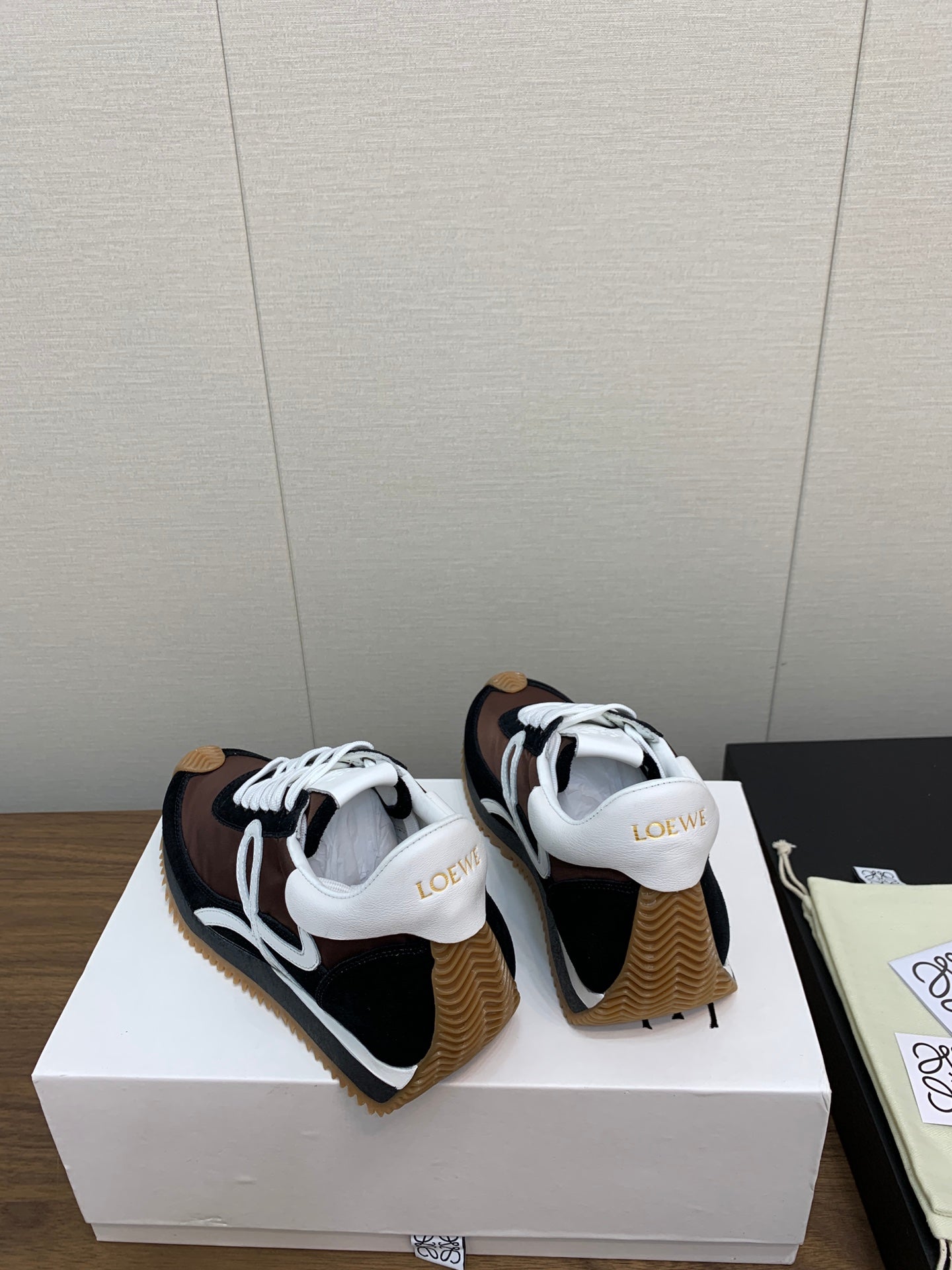 LW FLOW RUNNER SNEAKER BROWN BLACK SUEDE