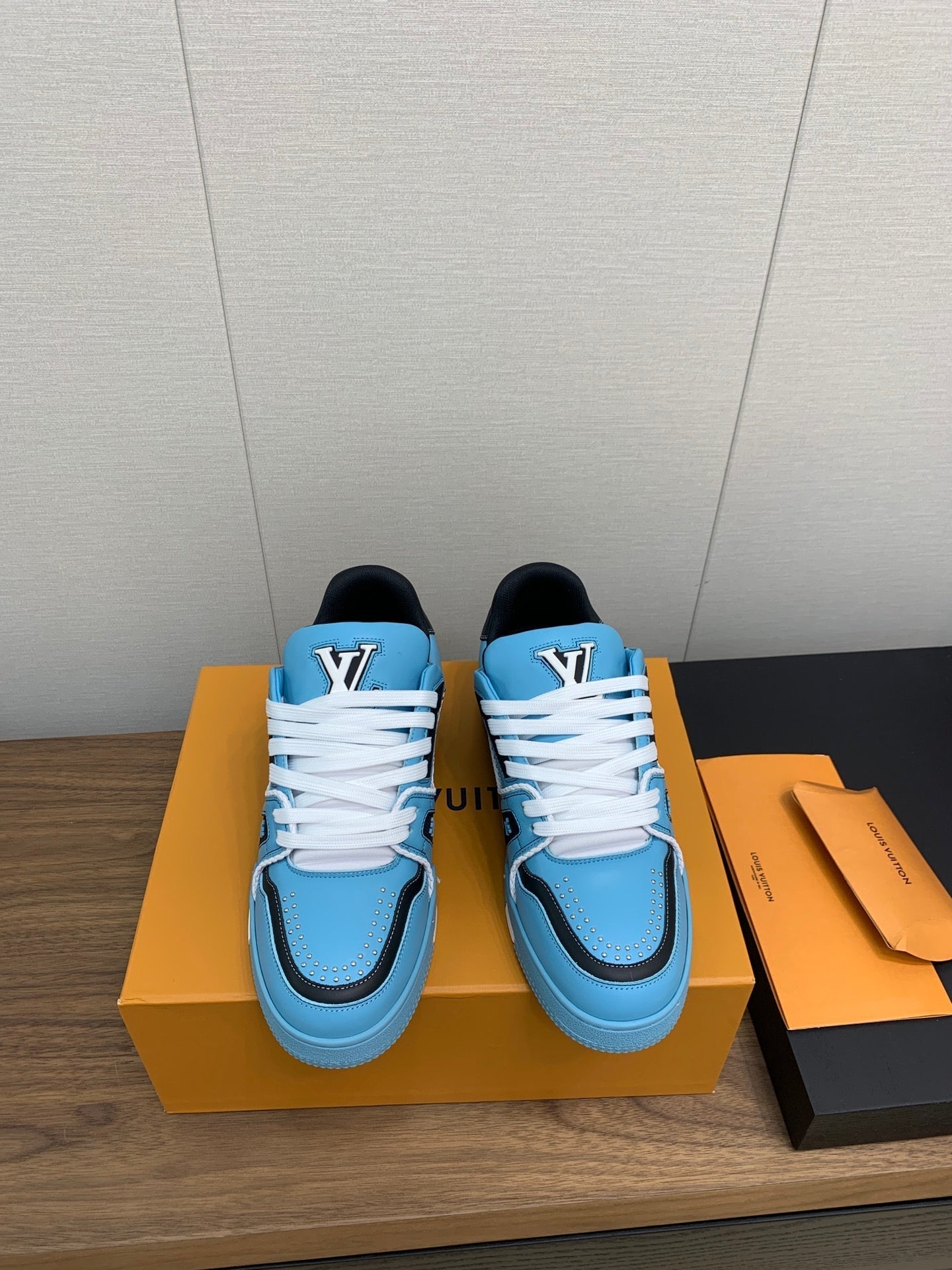 LV WOMEN'S TRAINER IN CERULEAN BLUE CALFSKIN