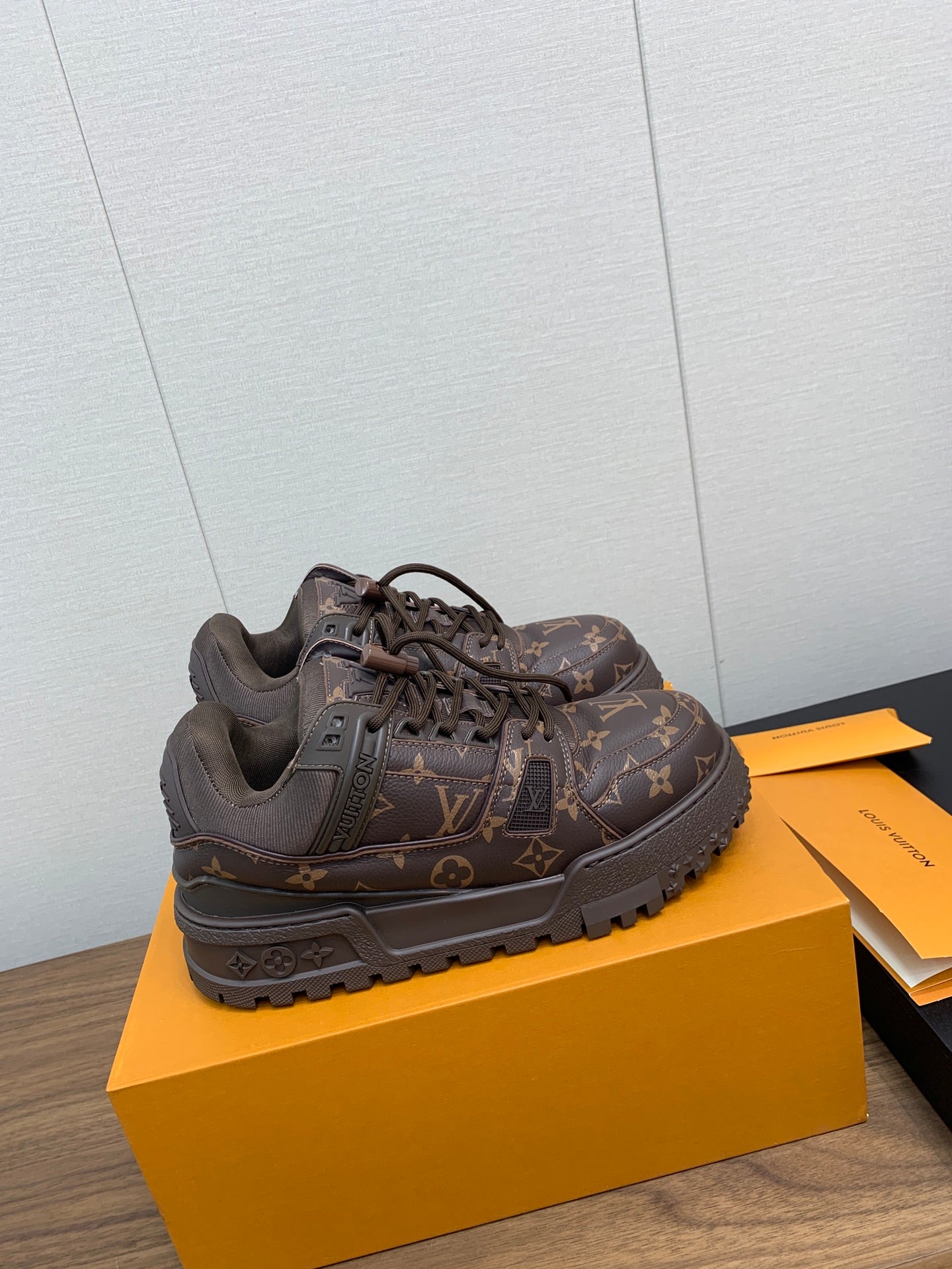 LV TRAINER IN CHOCOLATE BROWN MONOGRAM CALFSKIN