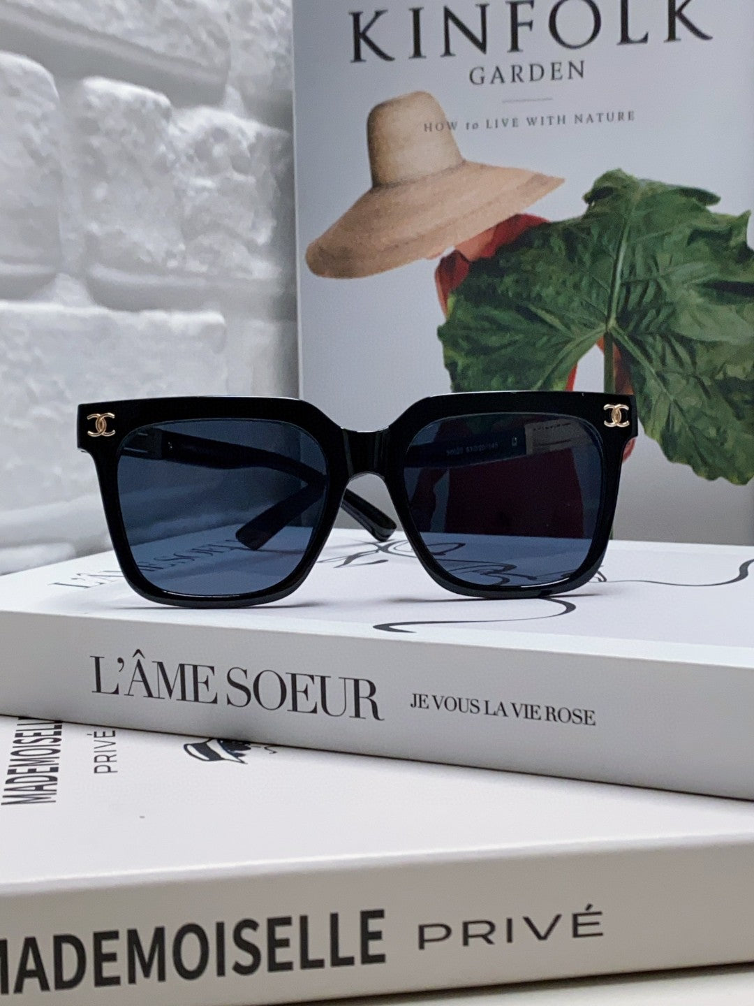 SQUARE SUNGLASSES 632880 IN BLACK ACETATE