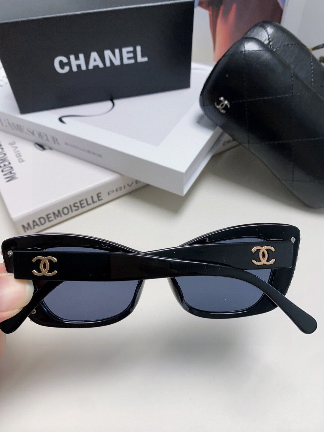 CAT EYE SUNGLASSES 632701 IN BLACK ACETATE EMBOSSED PEARL