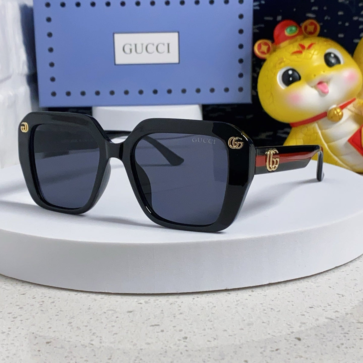 GG EMBOSSED LOGO SQUARE FRAME SUNGLASSES 563171 IN ACETATE