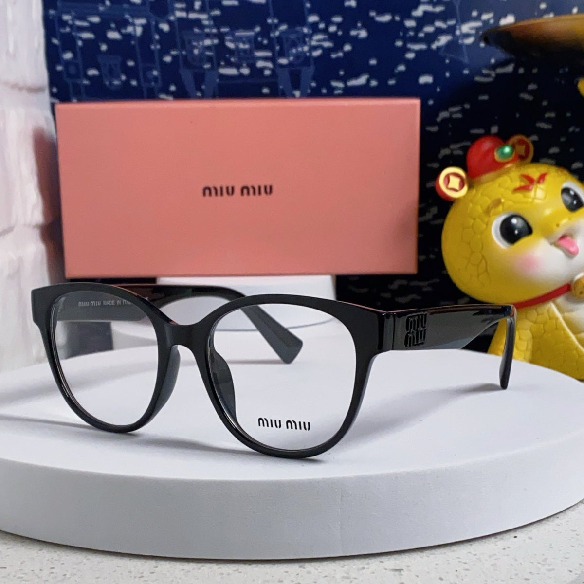 RUNWAY SUNGLASSES 567509 IN BLACK ACETATE BLACK LOGO