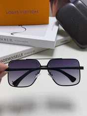 SQUARE SUNGLASSES 570266 IN BLACK METAL LOGO ON LENS