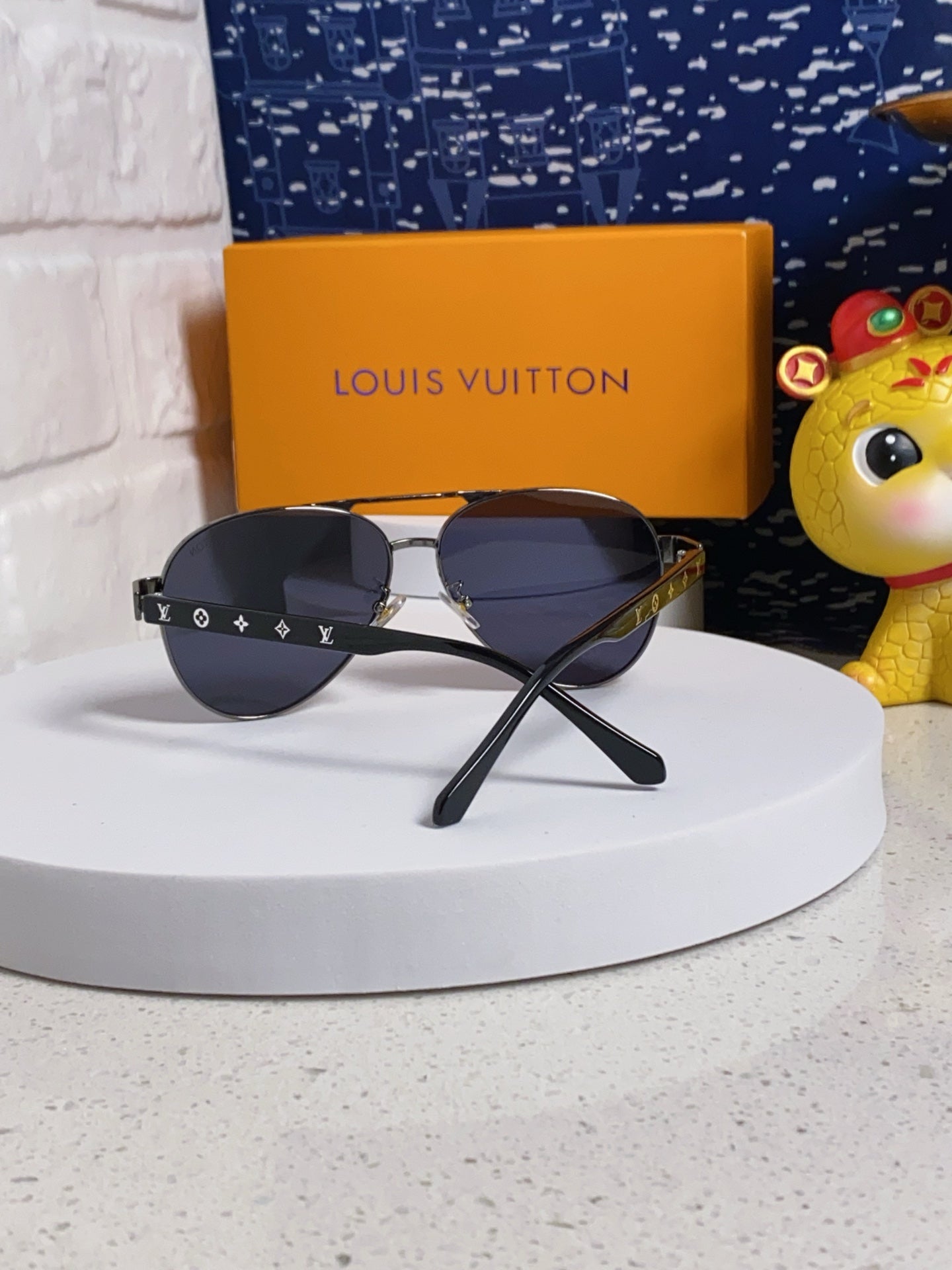 PILOT SUNGLASSES 571636 IN METAL BLACK LENSES MONOGRAM LOGO
