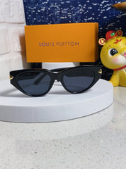 CAT EYE SUNGLASSES 576886 IN BLACK AND GOLD ACETATE