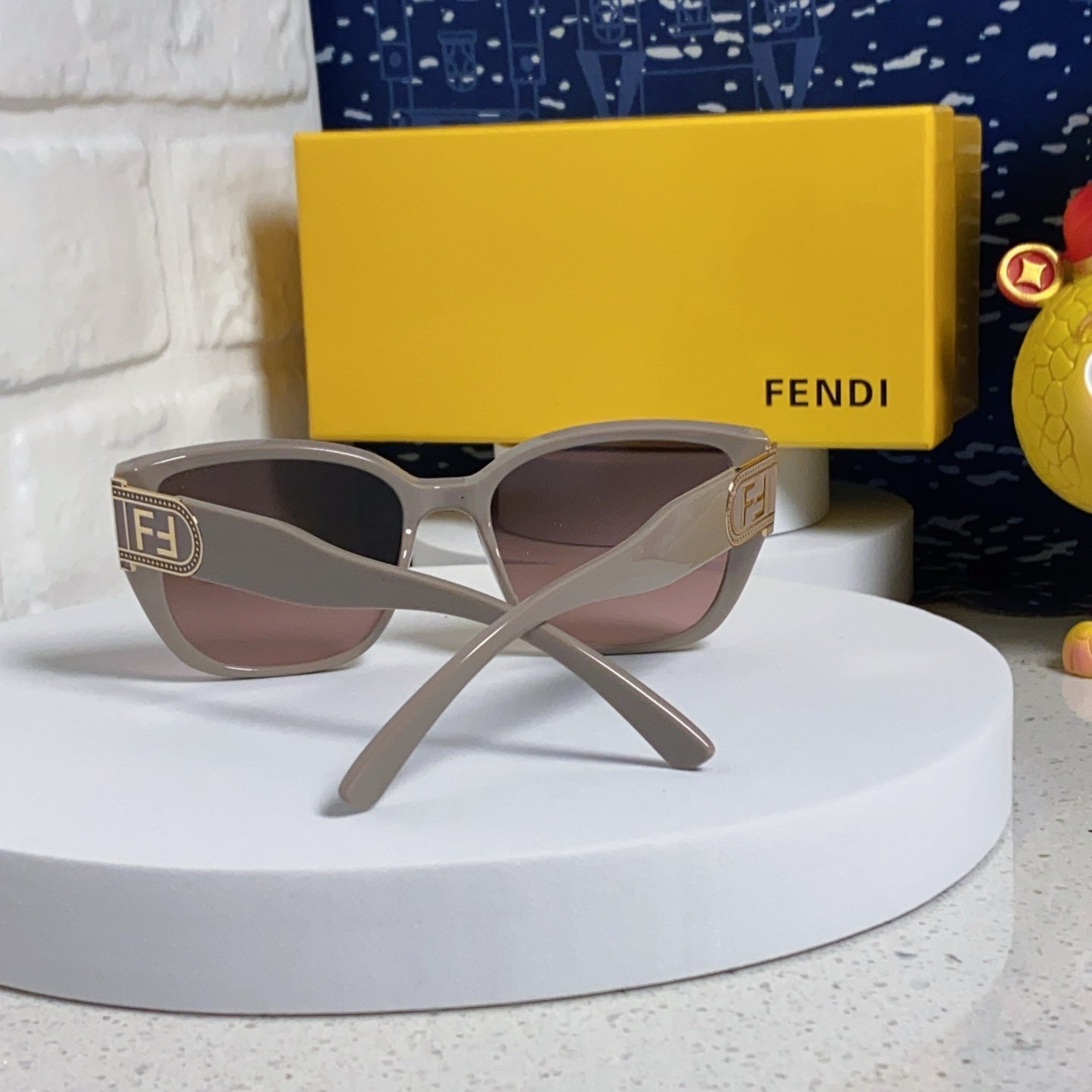 DIAGONAL CHUNKY SQUARE FRAME SUNGLASSES 543494 IN ACETATE