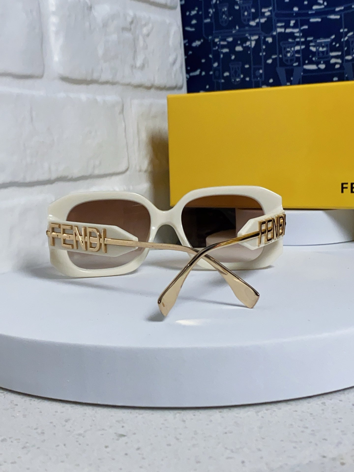 OVERSIZES FF DIAMONDS SQUARE SUNGLASSES 551639 IN ACETATE