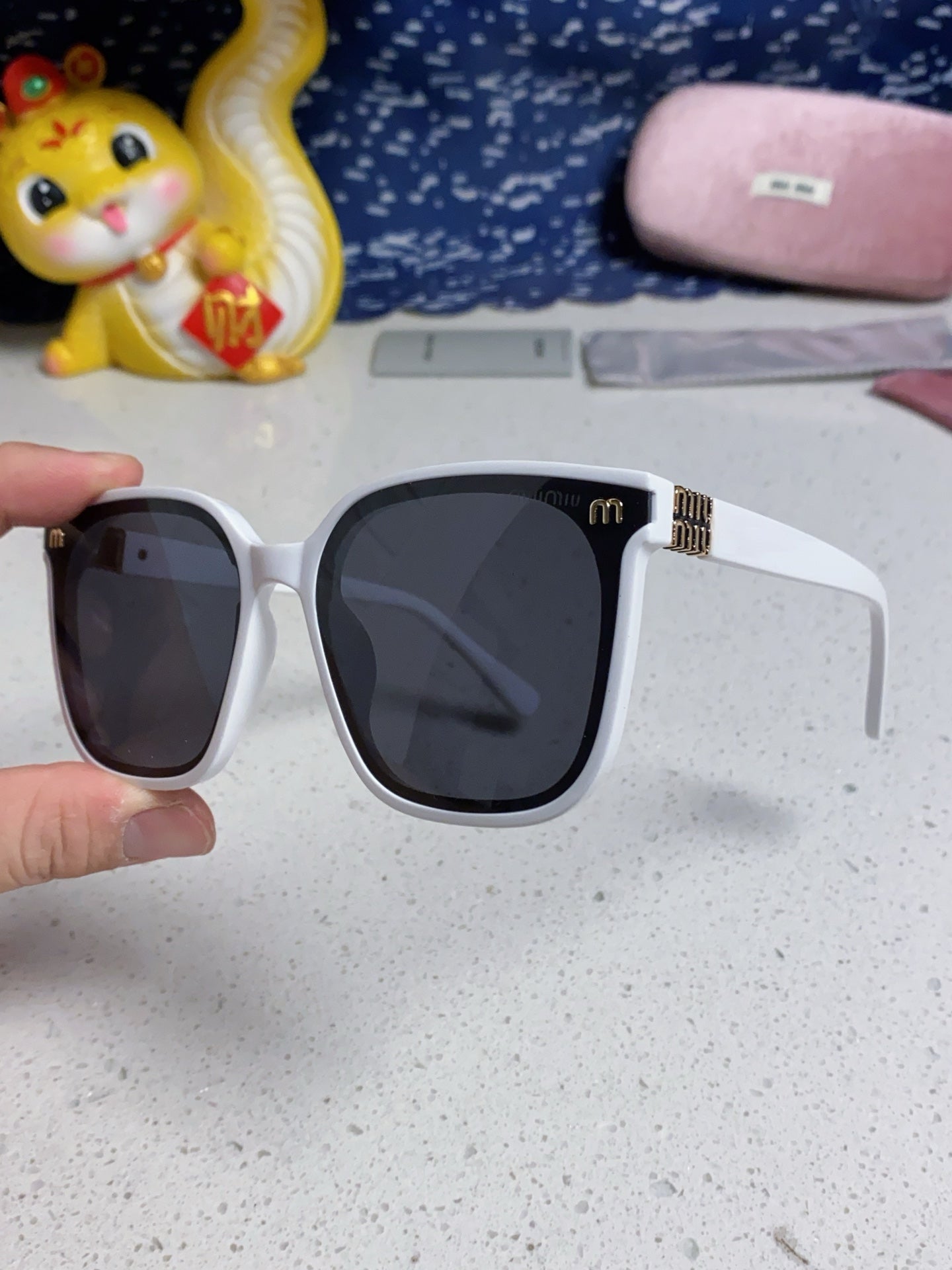 GLIMPSE SQUARE SUNGLASSES 554615 IN WHITE ACETATE