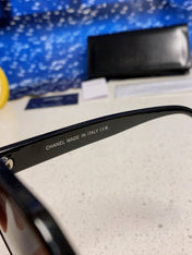 SQUARE SUNGLASSES 638932 IN BLACK ACETATE