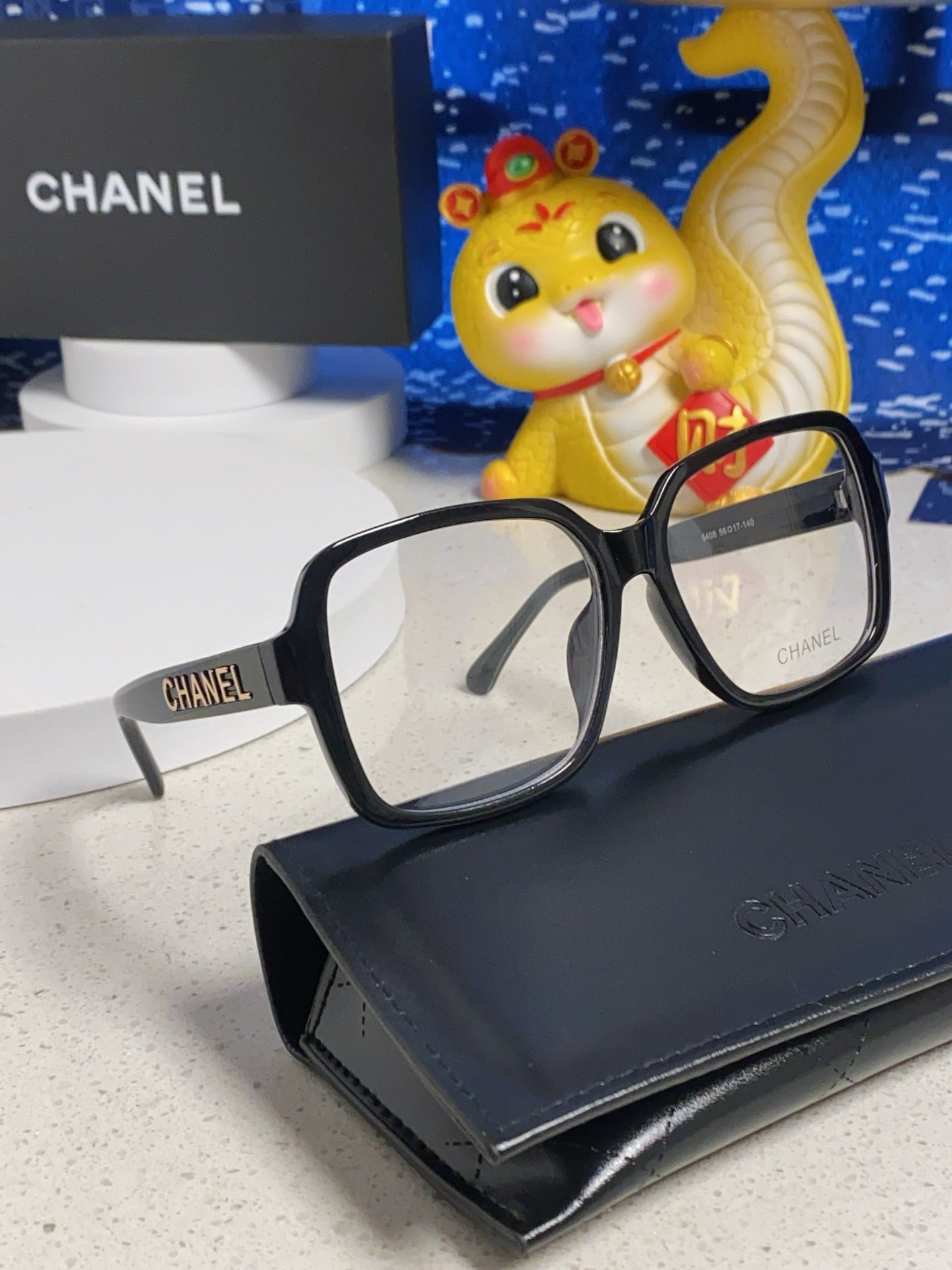 SQUARE SUNGLASSES 638934 IN BLACK ACETATE