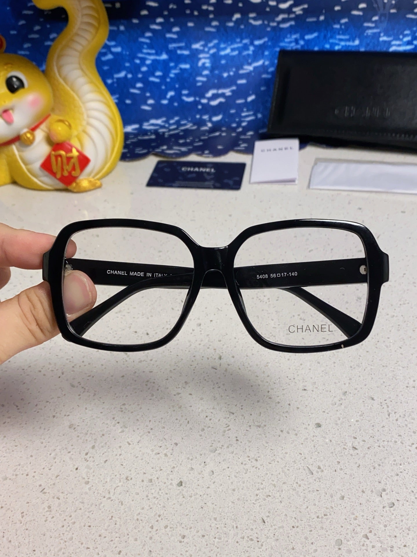 SQUARE SUNGLASSES 638934 IN BLACK ACETATE