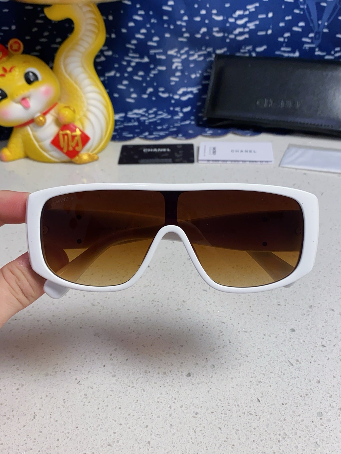 SQUARE SUNGLASSES CH5495 IN WHITE ACETATE BROWN LENSES