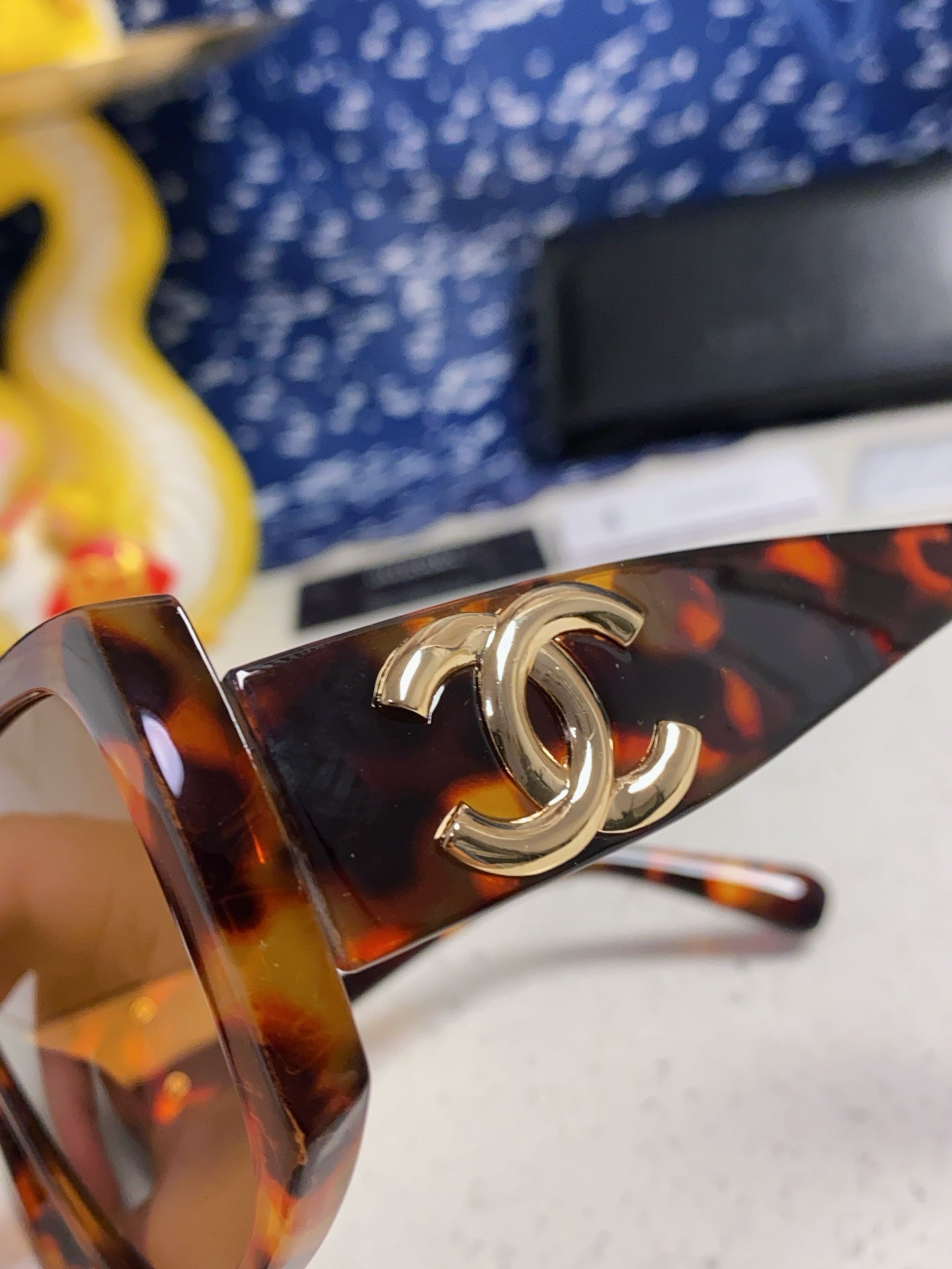 SQUARE SUNGLASSES CH5495 IN HAVANA ACETATE BROWN LENSES