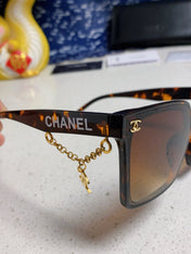 SQUARE SUNGLASSES 641809 IN HAVANA ACETATE GOLD CHAIN