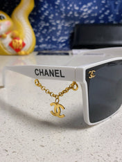 SQUARE SUNGLASSES 641811 IN WHITE ACETATE GOLD CHAIN