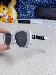 BUTTERFLY SUNGLASSES 641813 IN WHITE ACETATE BLACK METAL LOGO