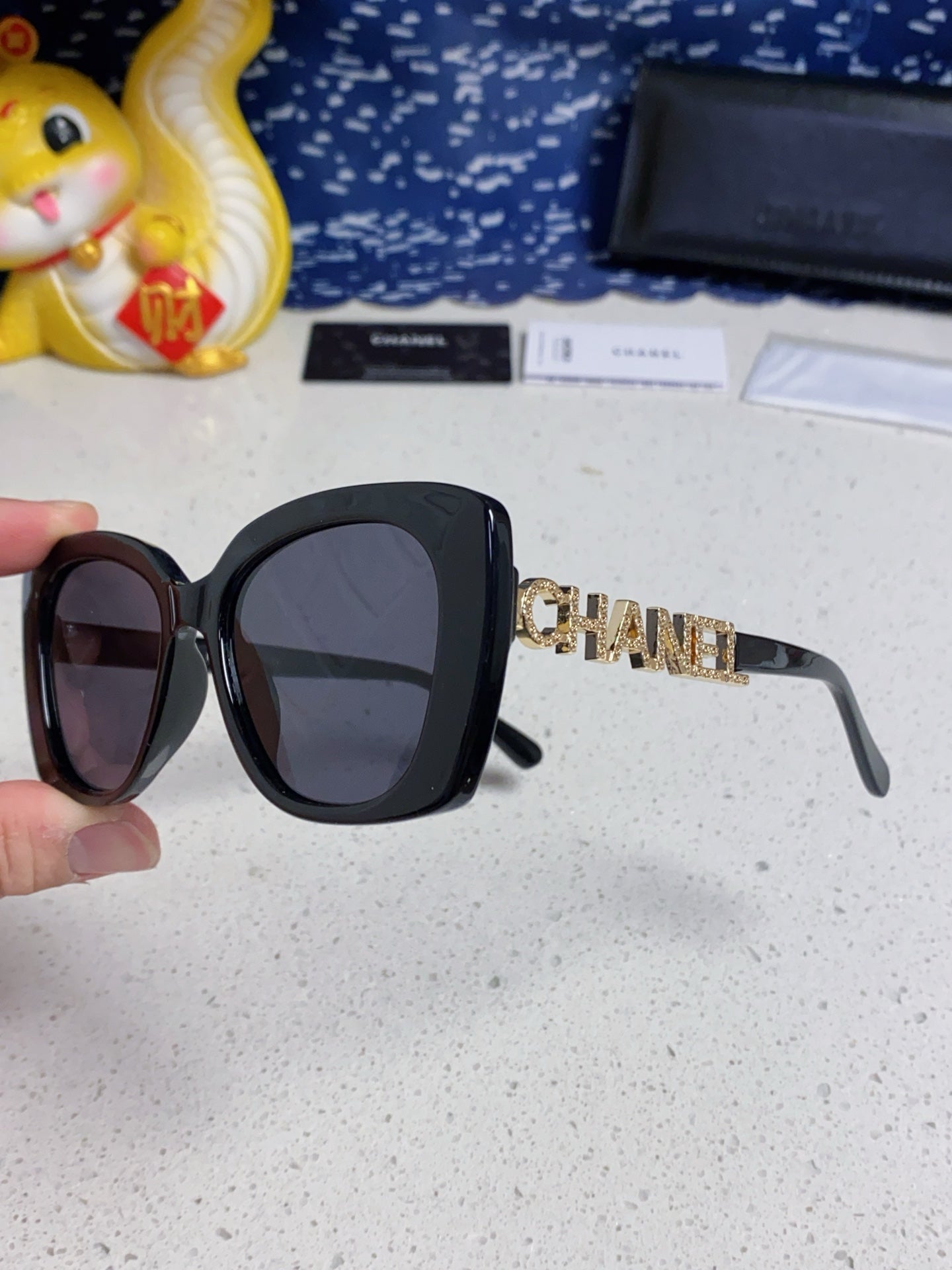 BUTTERFLY SUNGLASSES 641816 IN BLACK ACETATE GOLD METAL LOGO