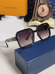 SQUARE SUNGLASSES 573320 IN BROWN ACETATE BLACK SMOKE LENS