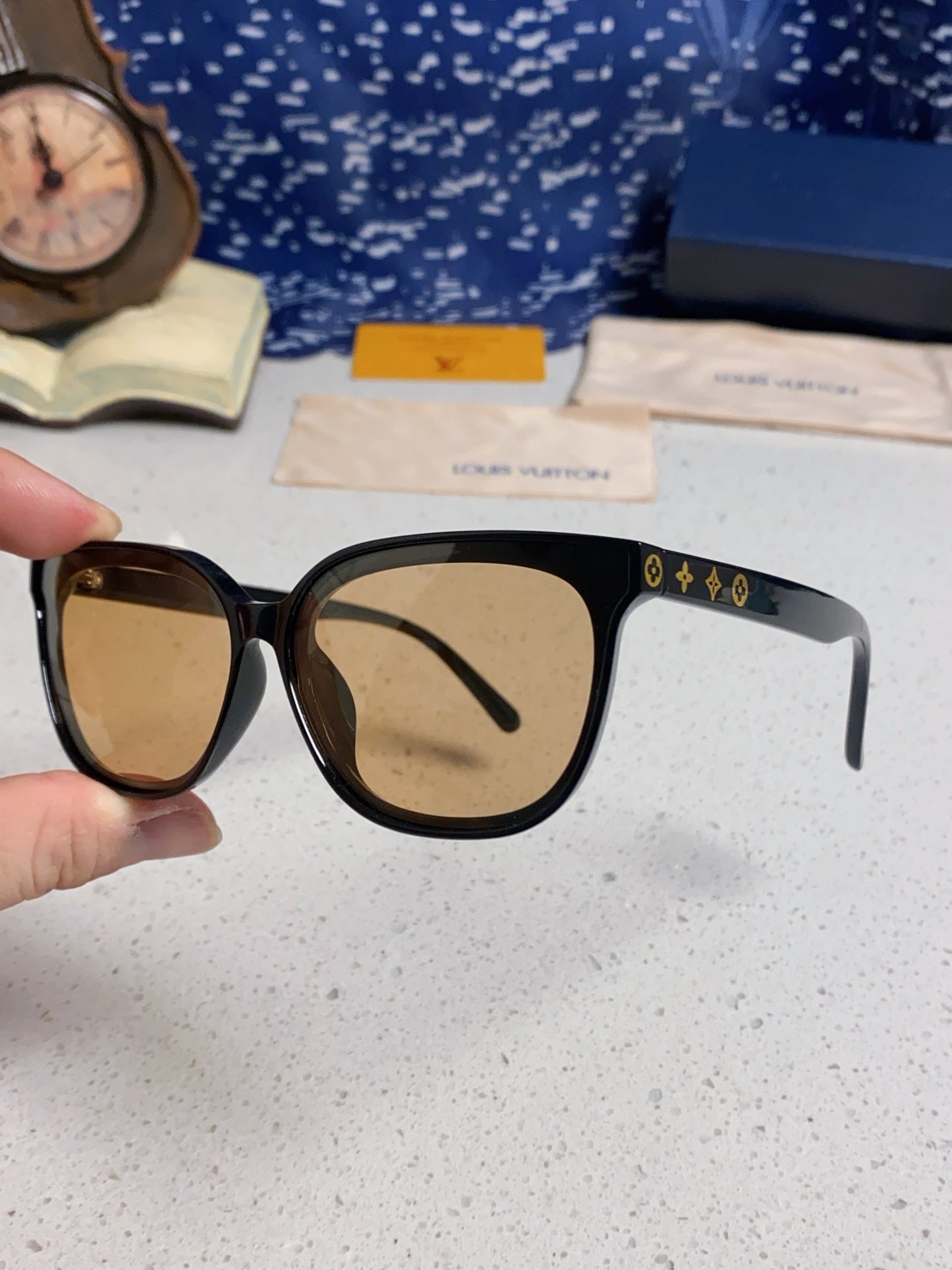 CAT EYE SUNGLASSES 571646 IN BLACK ACETATE LIGHT BROWN LENS