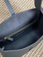 LE 5 À 7 SMALL SUPPLE 22 IN NEPAL BLUE CALFSKIN GOLD BUCKLE