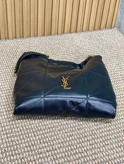 DRAWSTRING CHAIN STRAP SHOULDER BAG 39 IN NAVY BLUE QUILTED CALFSKIN