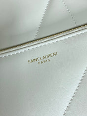 DRAWSTRING CHAIN STRAP SHOULDER BAG 39 IN WHITE QUILTED CALFSKIN