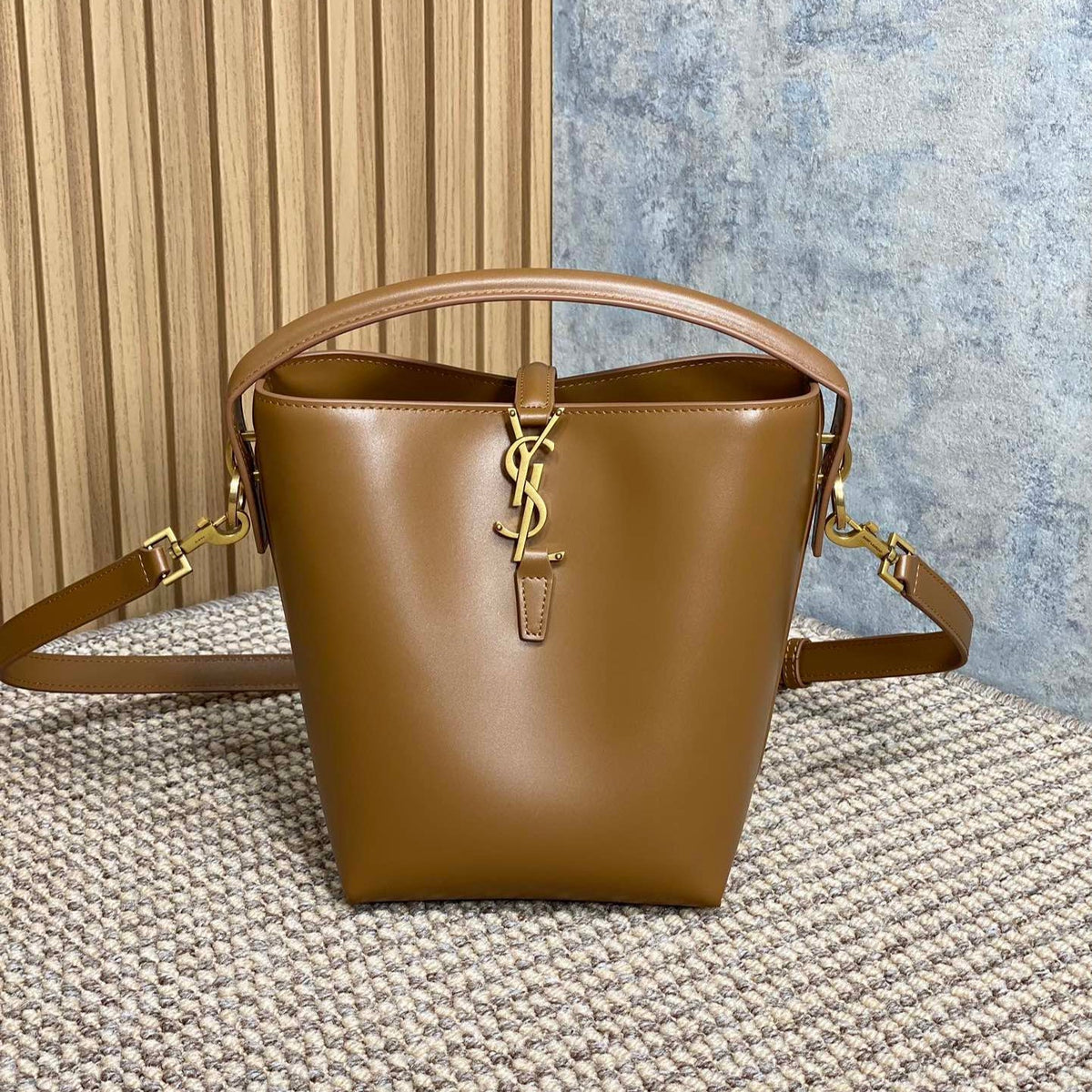 LE 37 SMALL BUCKET BAG 20 IN TORTILLA BROWN CALFSKIN GOLD HARDWARE