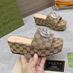 HIGH WEDGE PLATFORM WITH DOUBLE G IN CAMEL BEIGE CANVAS