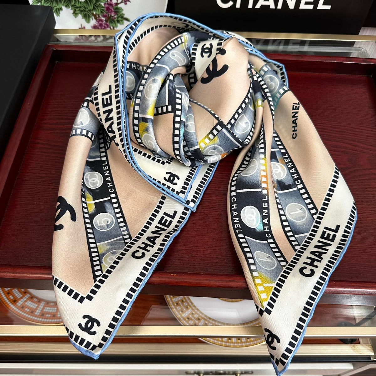 CHANEL 25S SCARF 90 IN SILK 727362
