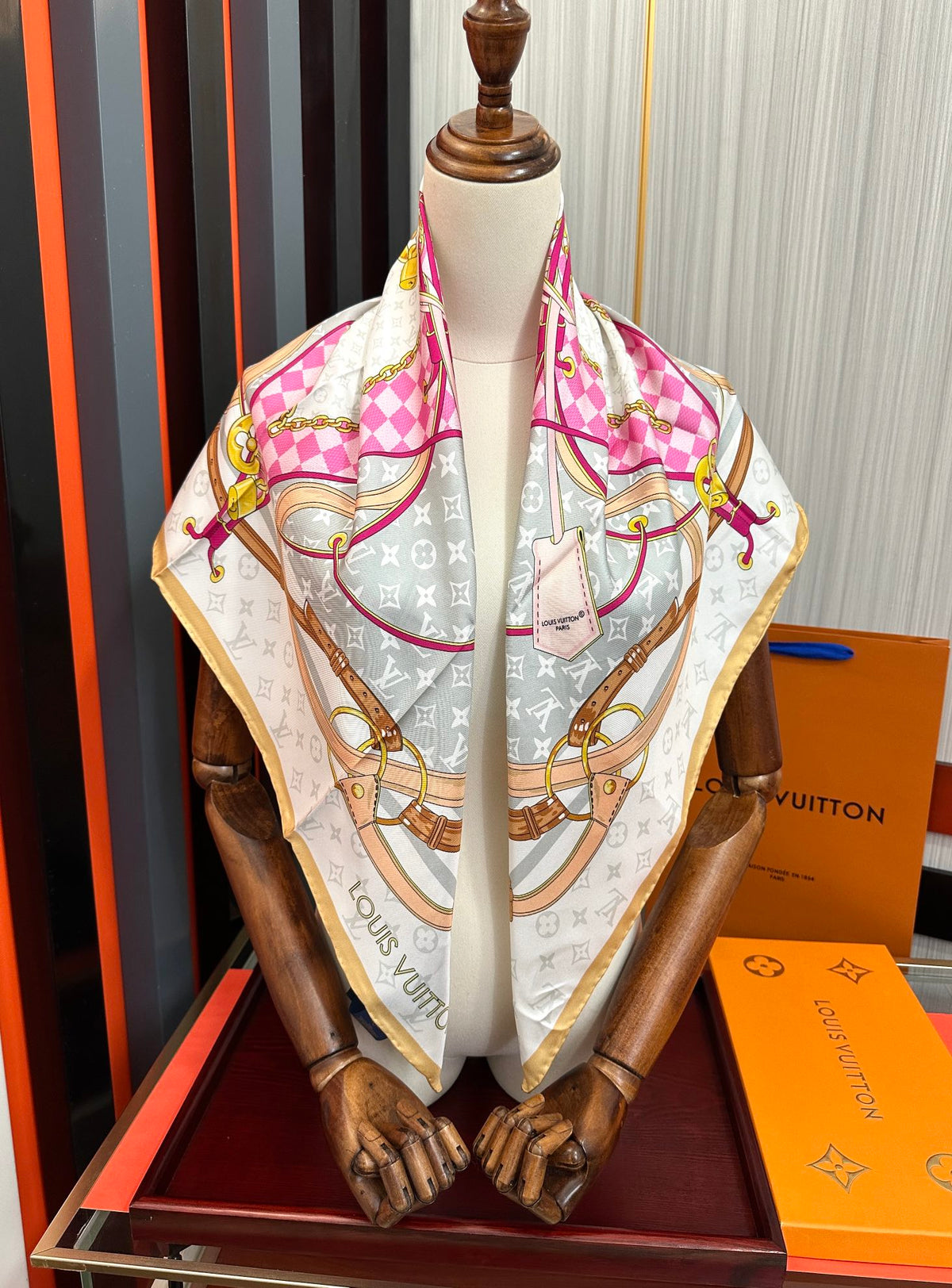 LV SCARF 90 CM IN SILK 729072