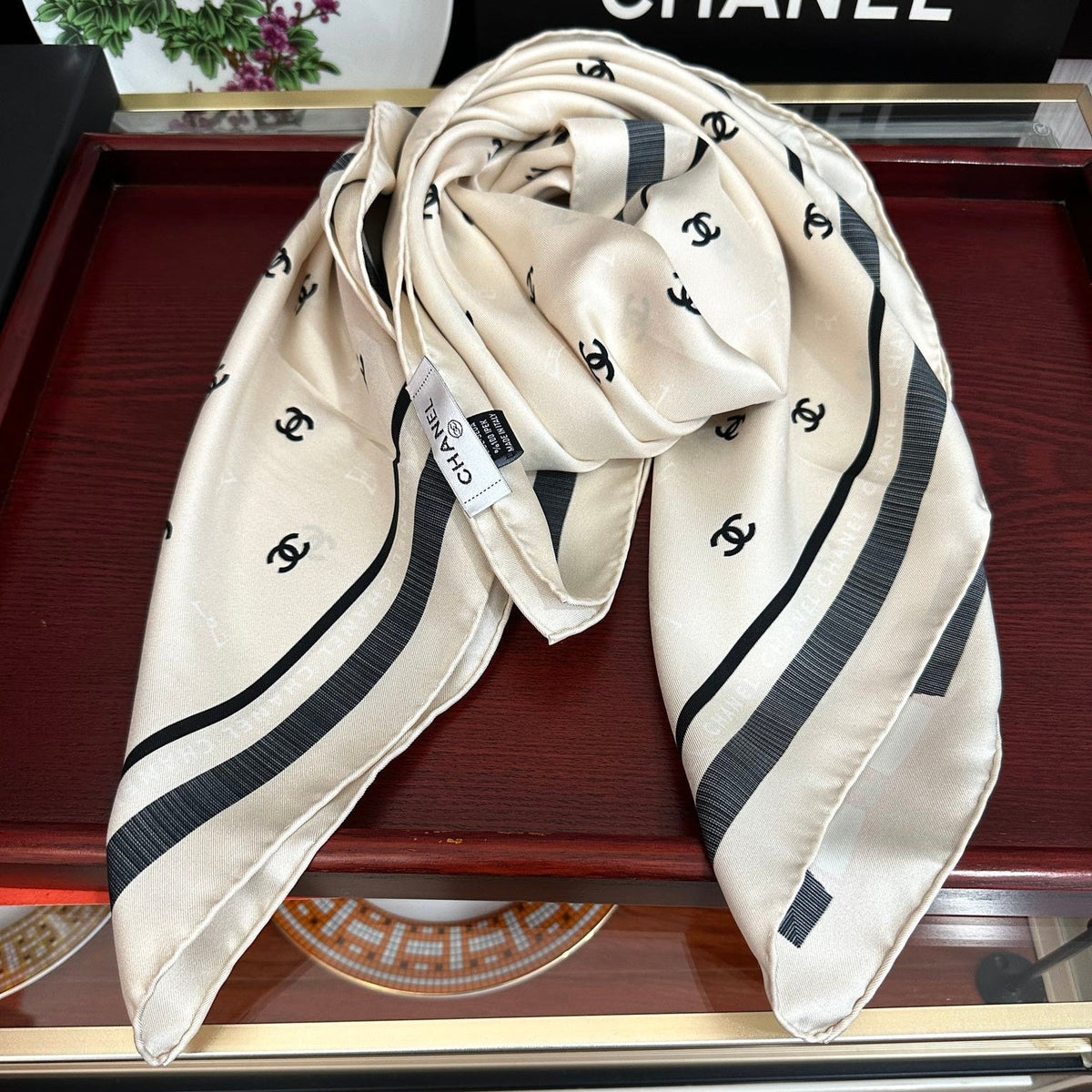 CHANEL 25S SCARF 90 IN SILK 730538