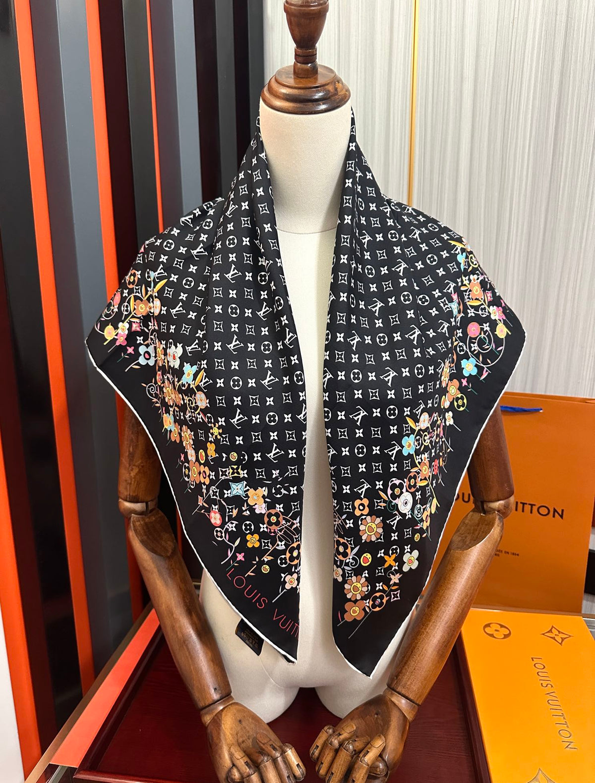 LV SCARF 90 CM IN SILK 730541
