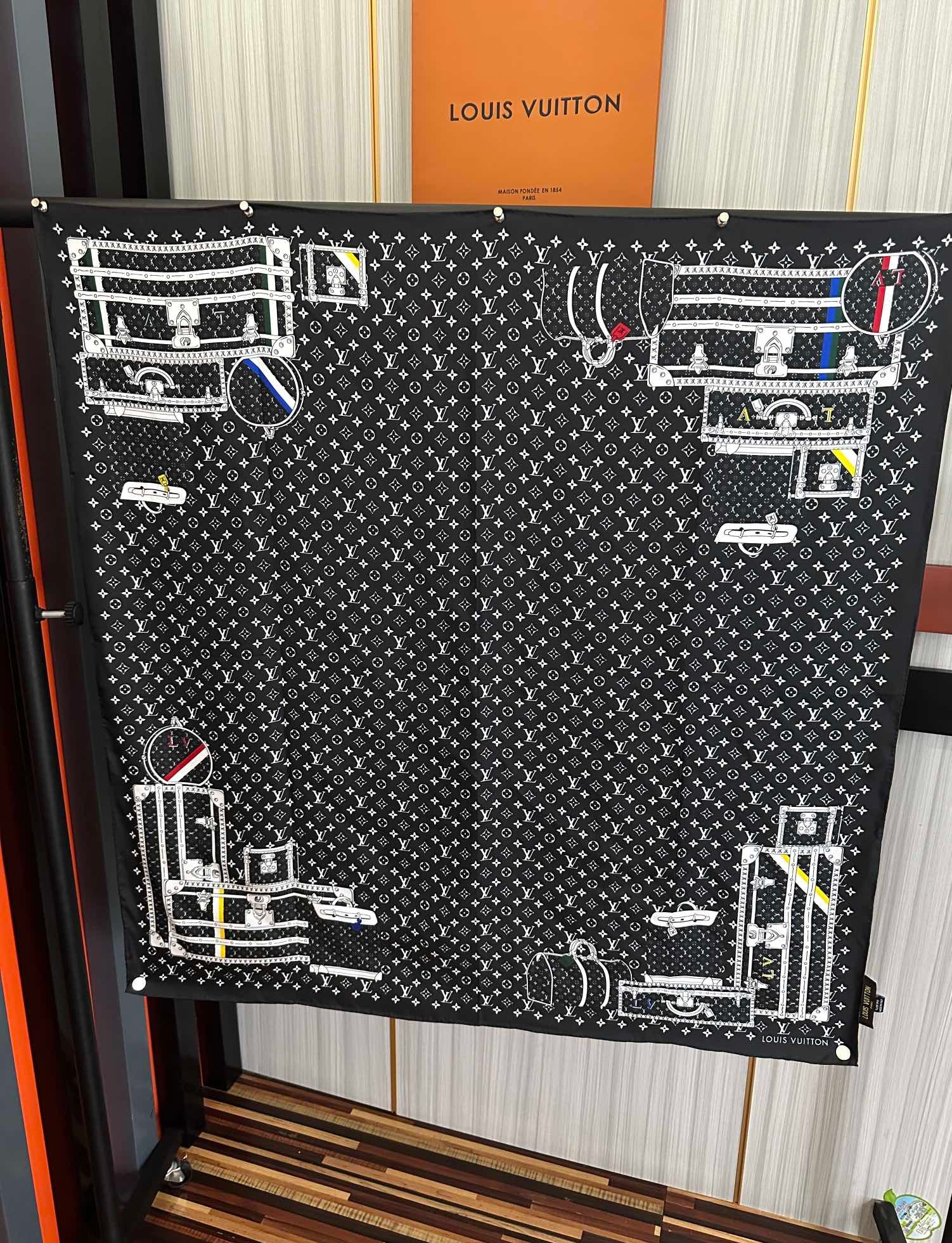 LV SCARF 90 CM IN SILK 733839