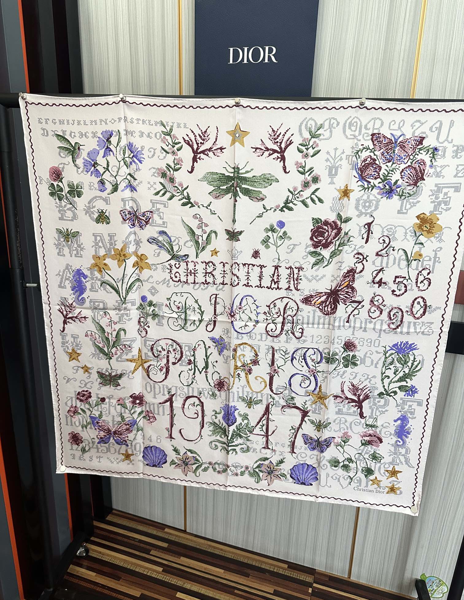 DIOR SQUARE SCARF 90 CM IN WHITE SILK MOTIF 735744