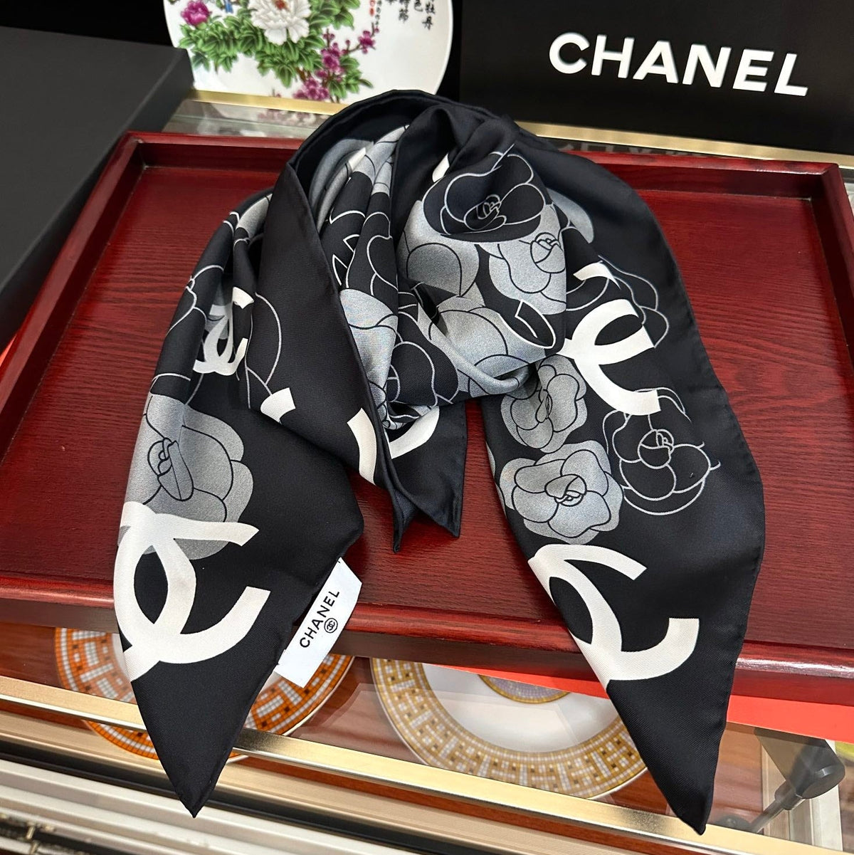 CHANEL 25S SCARF 90 IN SILK 738464