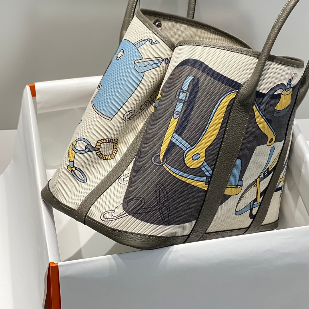 GARDEN PARTY 36 IN IVORY YELLOW BLUE TOILE H CANVAS ETOUPE CALFSKIN EQUESTRIAN HARNESS PRINT