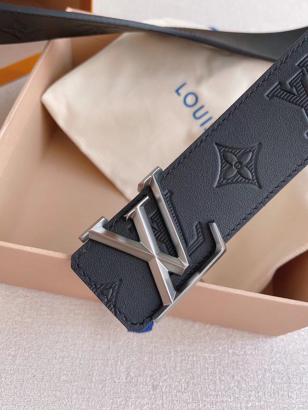 LV 25S BELT 40 MM IN BLACK CALFSKIN 593215