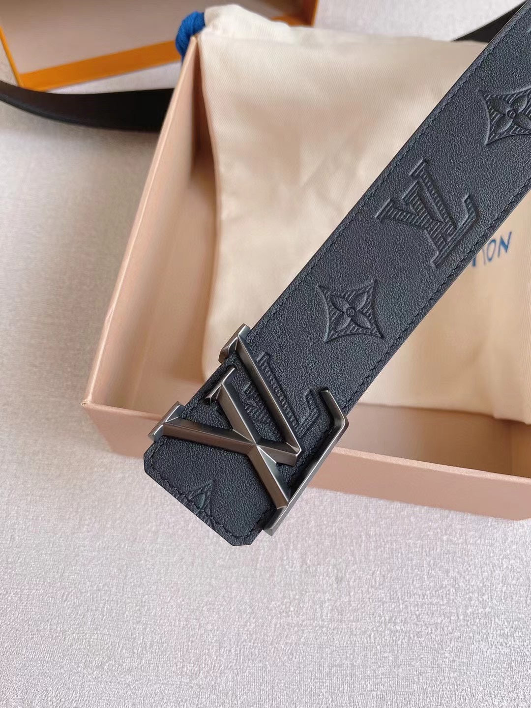 LV 25S BELT 40 MM IN BLACK CALFSKIN 593217