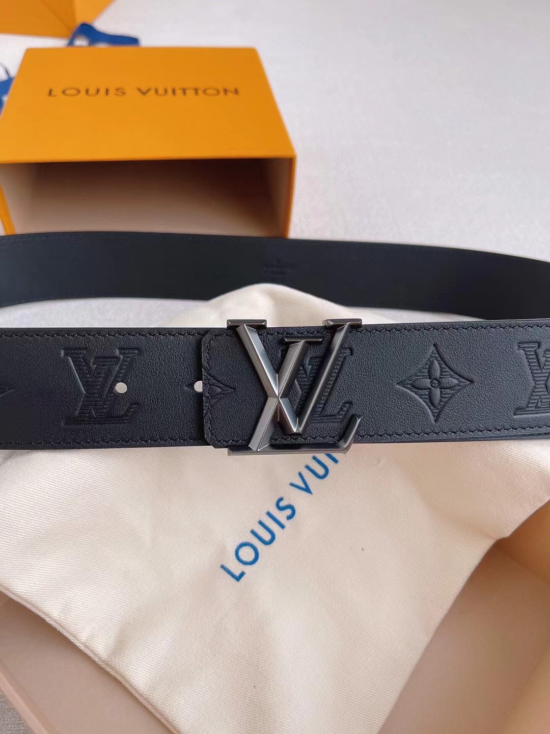 LV 25S BELT 40 MM IN BLACK CALFSKIN 593217