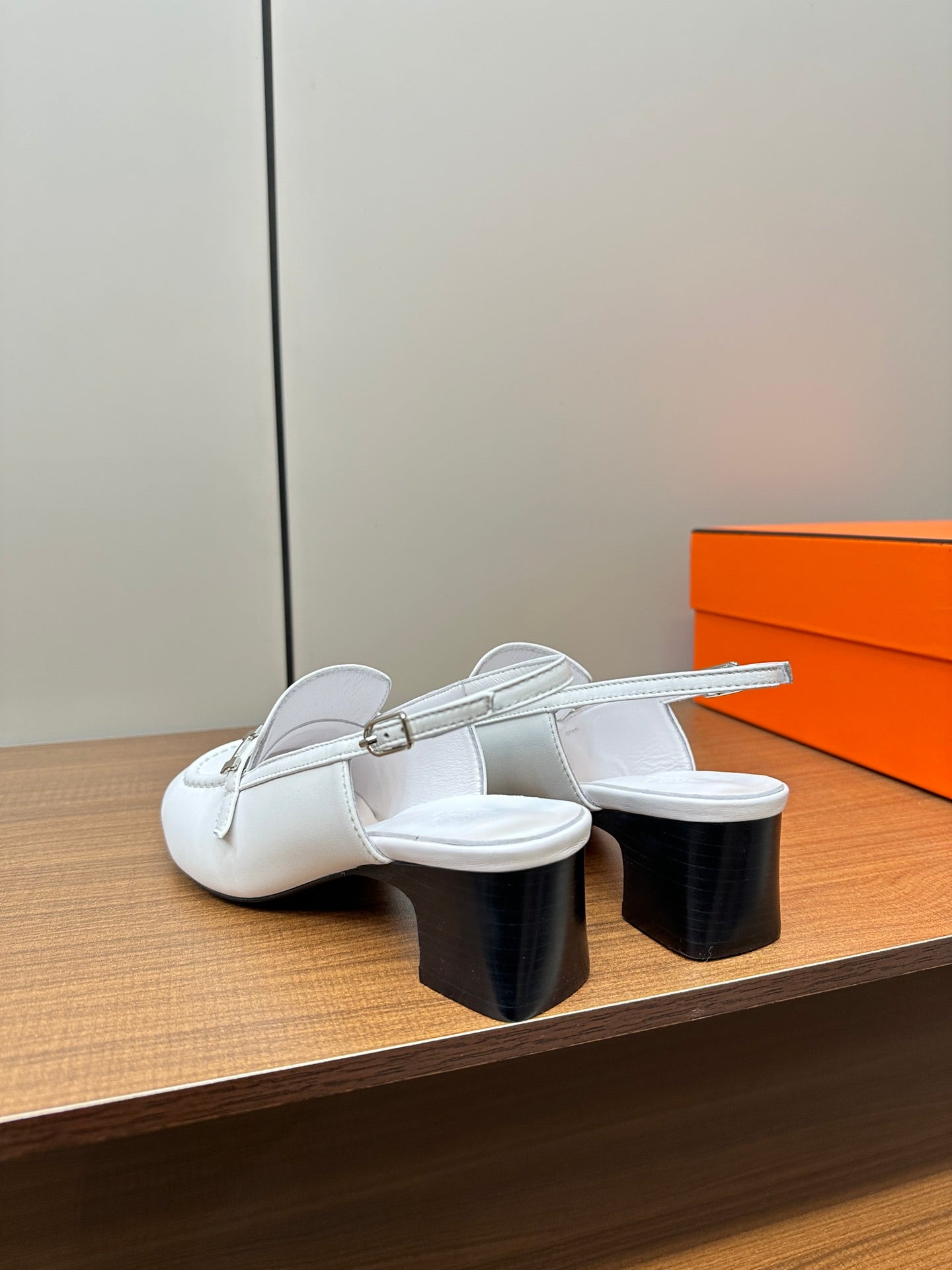 Infinie 50 pump white