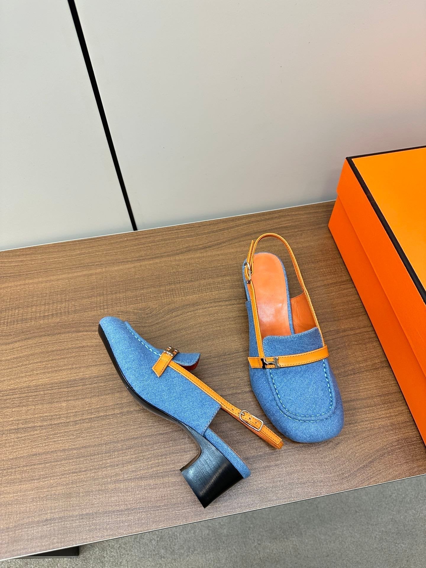 Infinie 50 pump azure blue