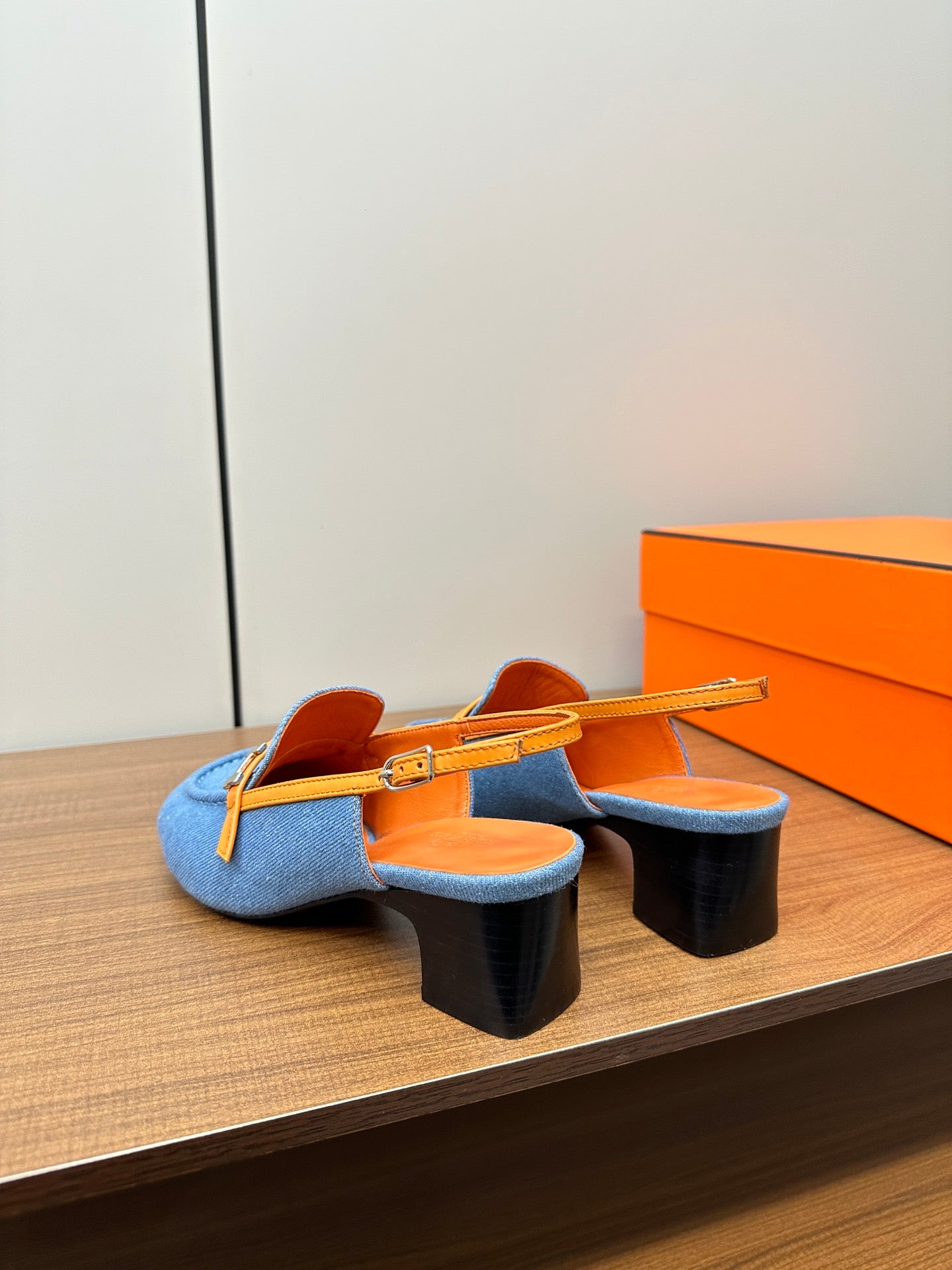 Infinie 50 pump azure blue