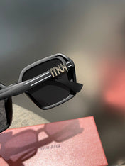 RUNWAY SQUARE SUNGLASSES 513100 IN BLACK ACETATE