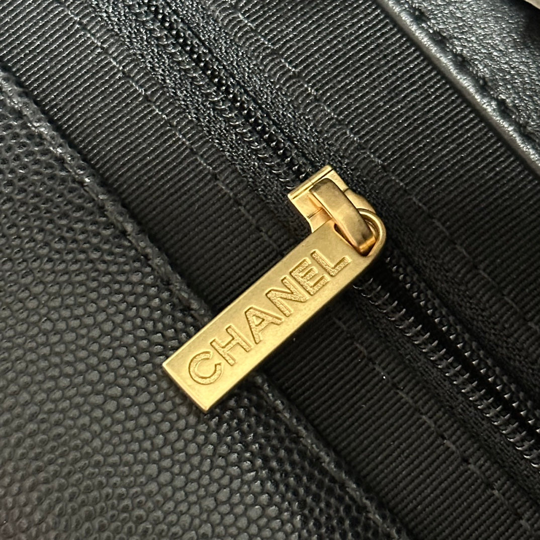 CC BACKPACK 22 IN BLACK GRAINED CALFSKIN