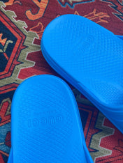GG INTERLOCKING G SLIDE SANDAL BRIGHT BLUE RUBBER