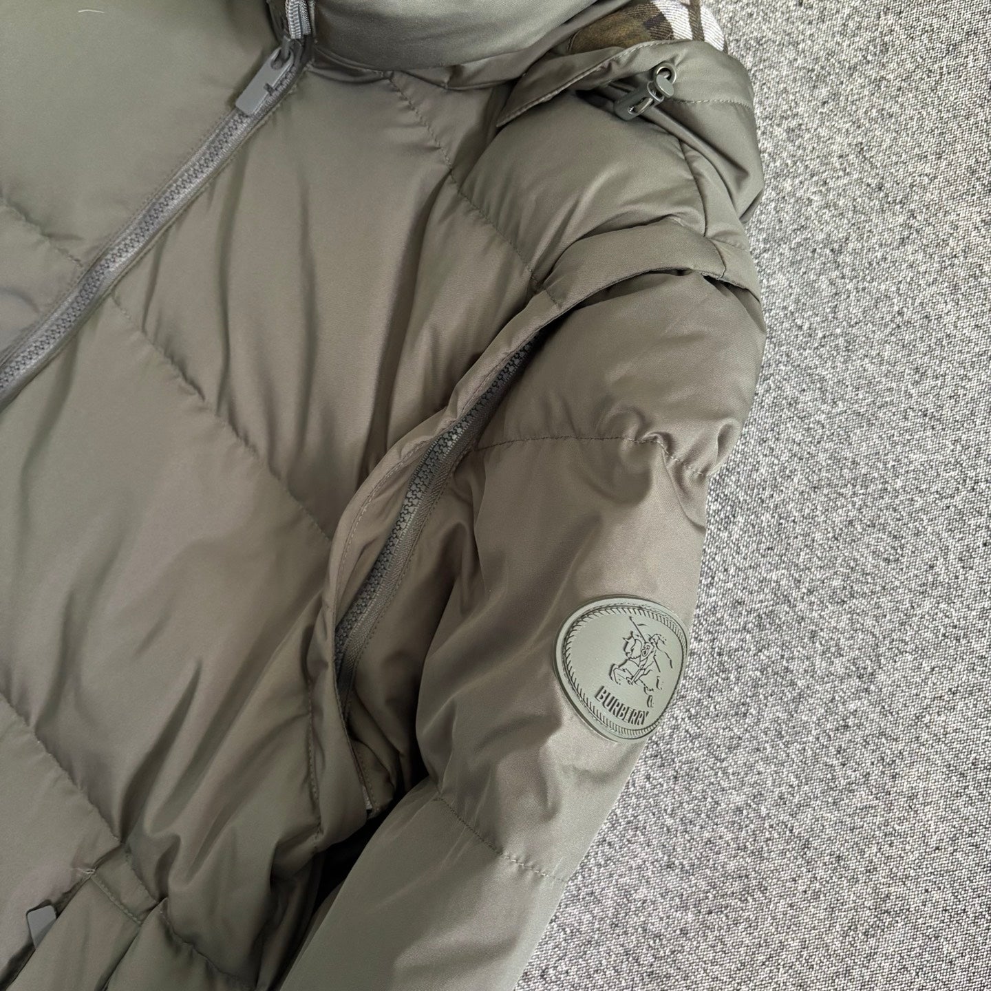 BURBERRY 25S DOWN JACKET 334