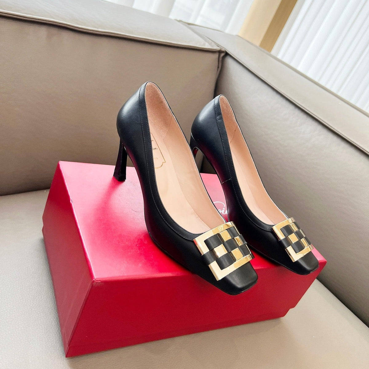 TROMPETTE BALLERINAS PUMPS IN BLACK SHINY CALFSKIN GOLD BUCKLE